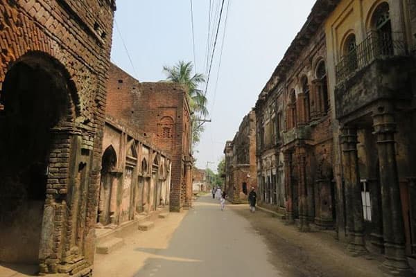 The busy lanes and heritage buildings of Old Dhaka